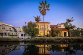 The Canal Escape - canal-front Italian villa